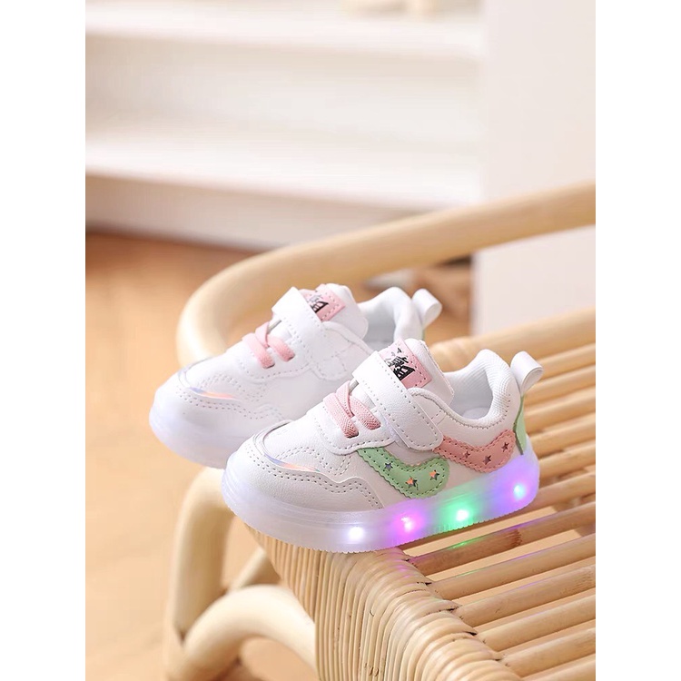 giày thể thao có đèn led cho bé gái màu trắng nhẹ êm chân có đèn led nhấp nháy có quay dán full box X26 ( có ảnh thật )