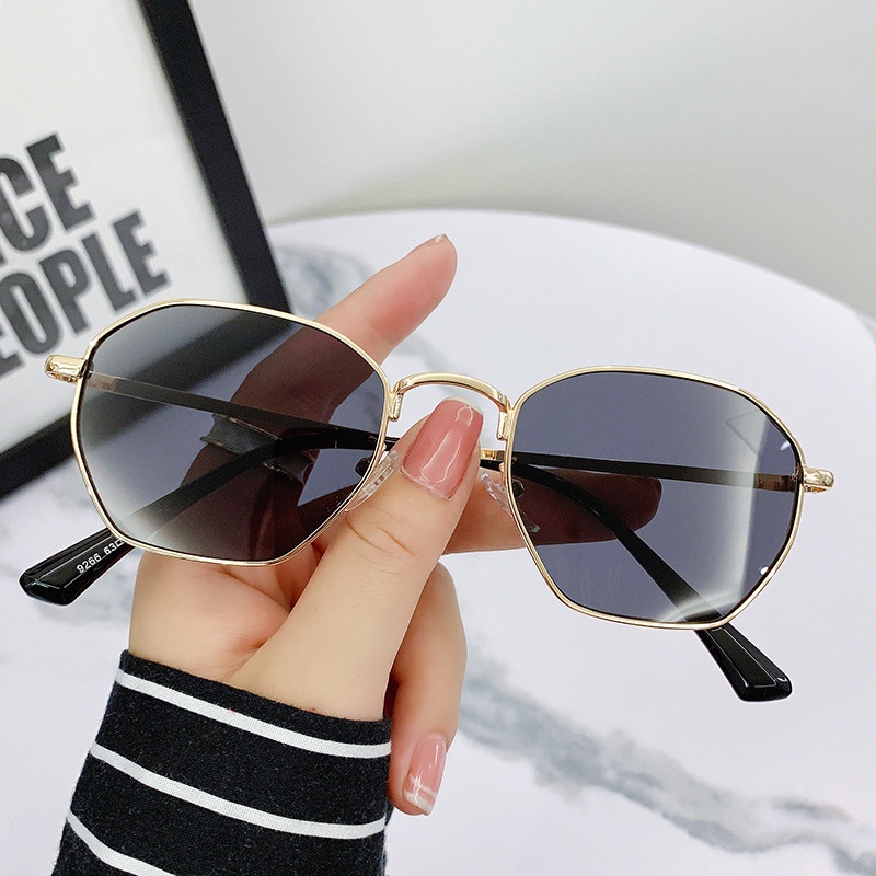 Kính Mát Chống Nắng Thiết Kế Độc Đáo Thời Trang Cho Nữ