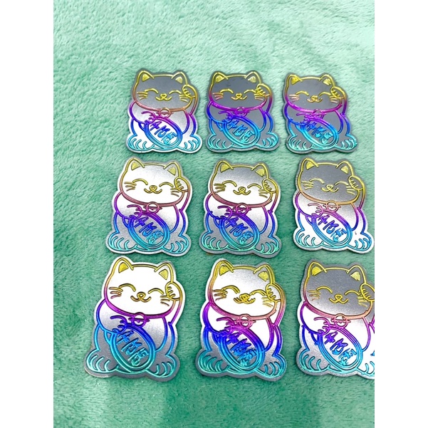 Tem titan mèo đứng