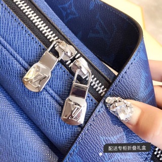 Lv messeger for men