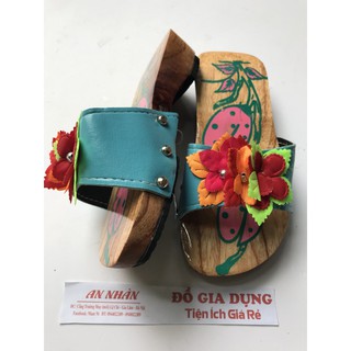 Guốc gỗ cho bé yêu
