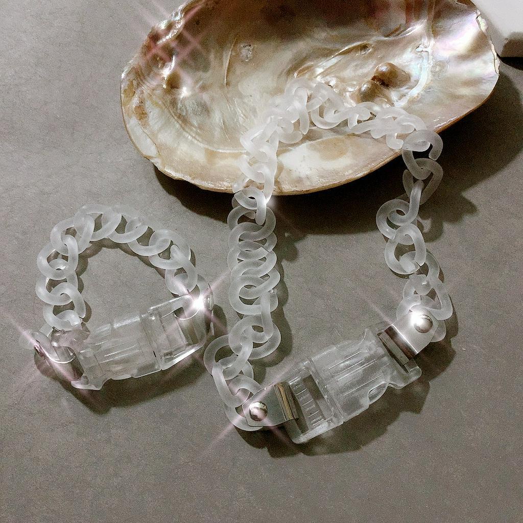 Vòng cổ thiết kế trong suốt dạng chuỗi xích cổ điển