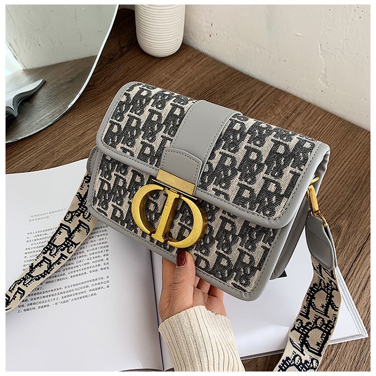 Túi Xách Dior Dáng Vuông Nhỏ Thêu Họa Tiết Thời Trang Sang Trọng Cho Nữ 2022