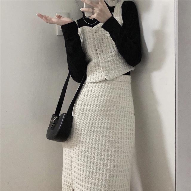 Set dạ tweed trắng áo hai dây croptop và chân váy dài xẻ tà
