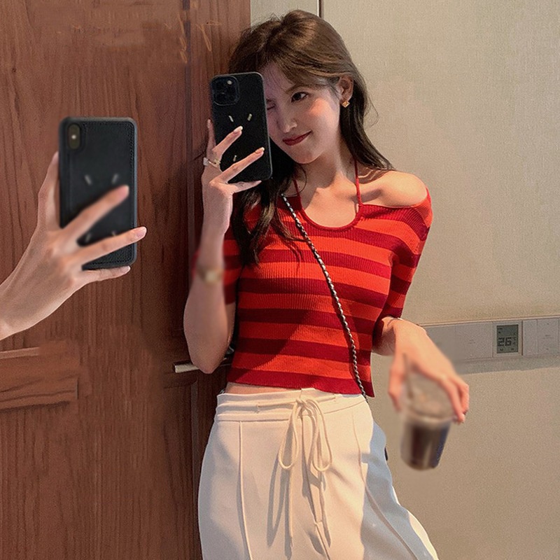 Áo thun nữ ngắn tay kiểu cổ yếm họa tiết kẻ sọc thời trang