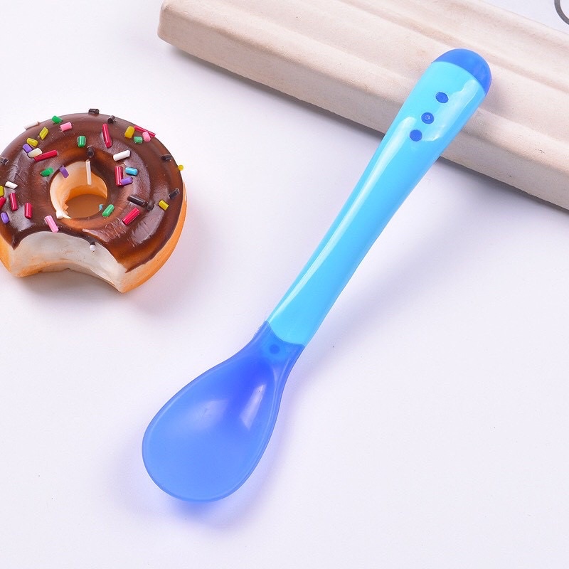 Thìa silicon báo nóng cho bé ăn dặm