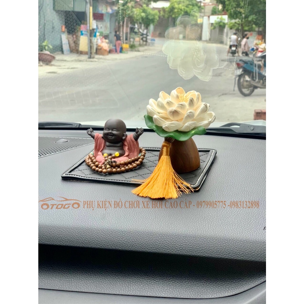 Tượng gốm chú tiểu trang trí taplo , tượng chú tiểu an nhiên