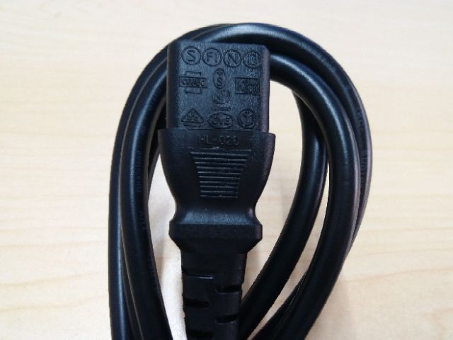 Dây nguồn máy tính