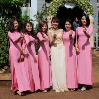 Bộ áo dài hồng bưng quả