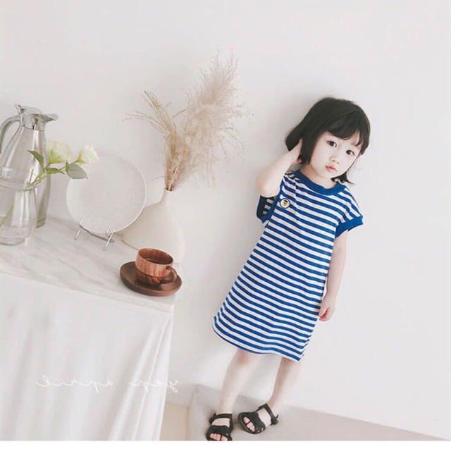 Váy kẻ cho bé