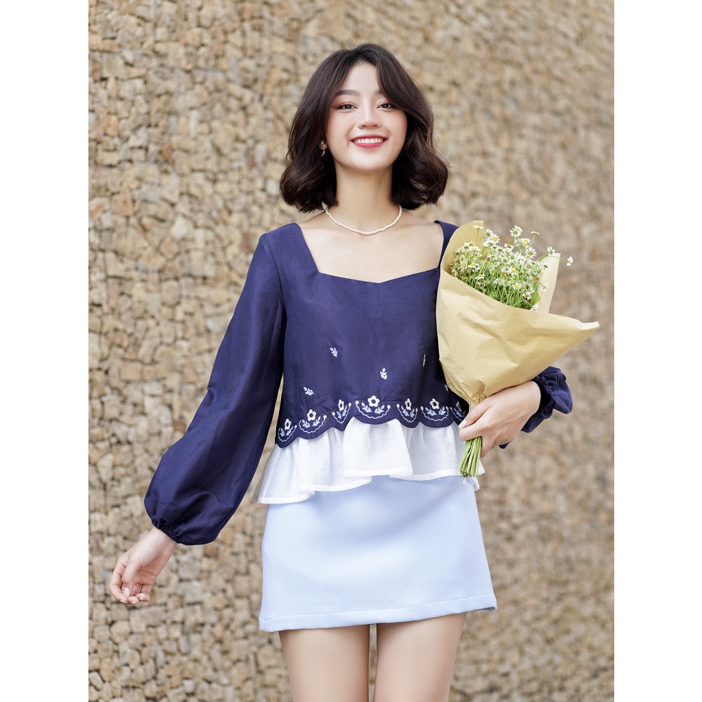 Áo crop cổ vuông Oversized thêu hoa [ZA5]