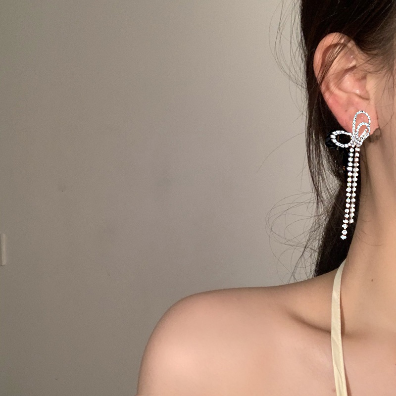 Khuyên tiệc nơ đá nghiêng tua rua sang đẹp NO325