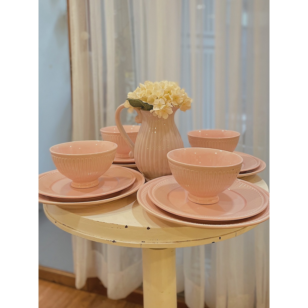 Set gốm gồm dĩa và tô hồng