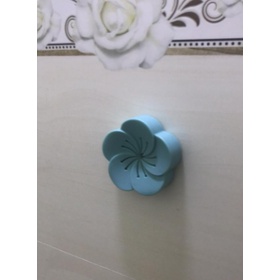 Sỉ 10 hộp sáp thơm nhỏ gọn dán tường hình hoa mai