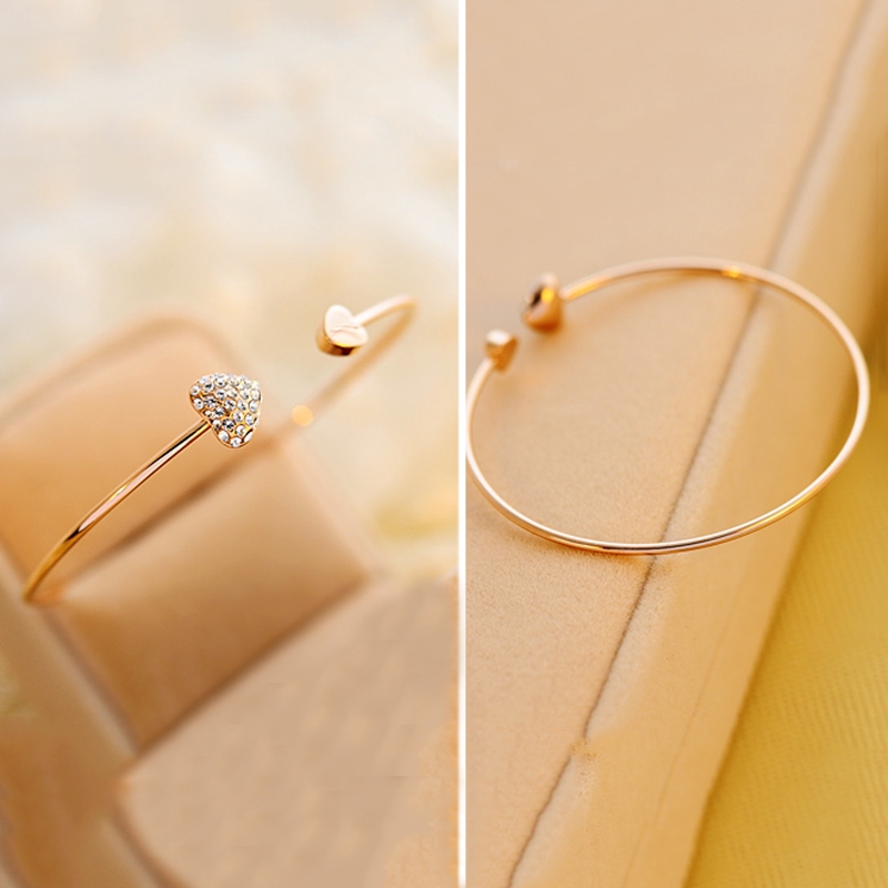 Vòng tay AY mạ vàng mặt hình trái tim đính đá thời trang