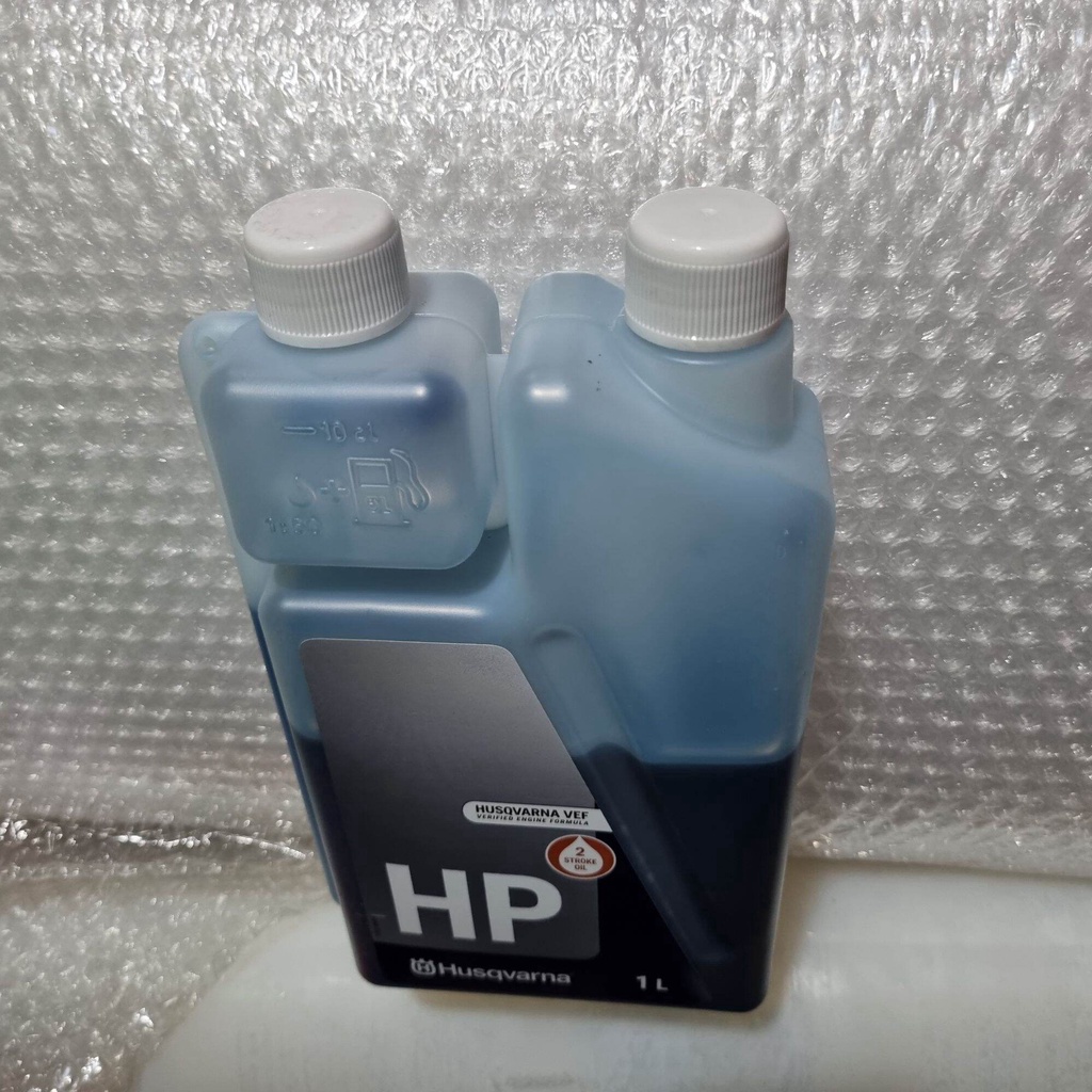 Dầu nhớt 2 thì Thụy Điển HUSQVARNA HP, Dung tích 1 lít dùng pha với xăng cho máy cưa, máy cắt cỏ, động cơ 2 thì