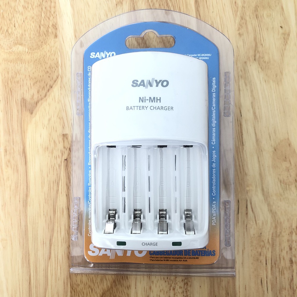 Bộ Sạc Pin AA / AAA Sanyo Eneloop Chính Hãng