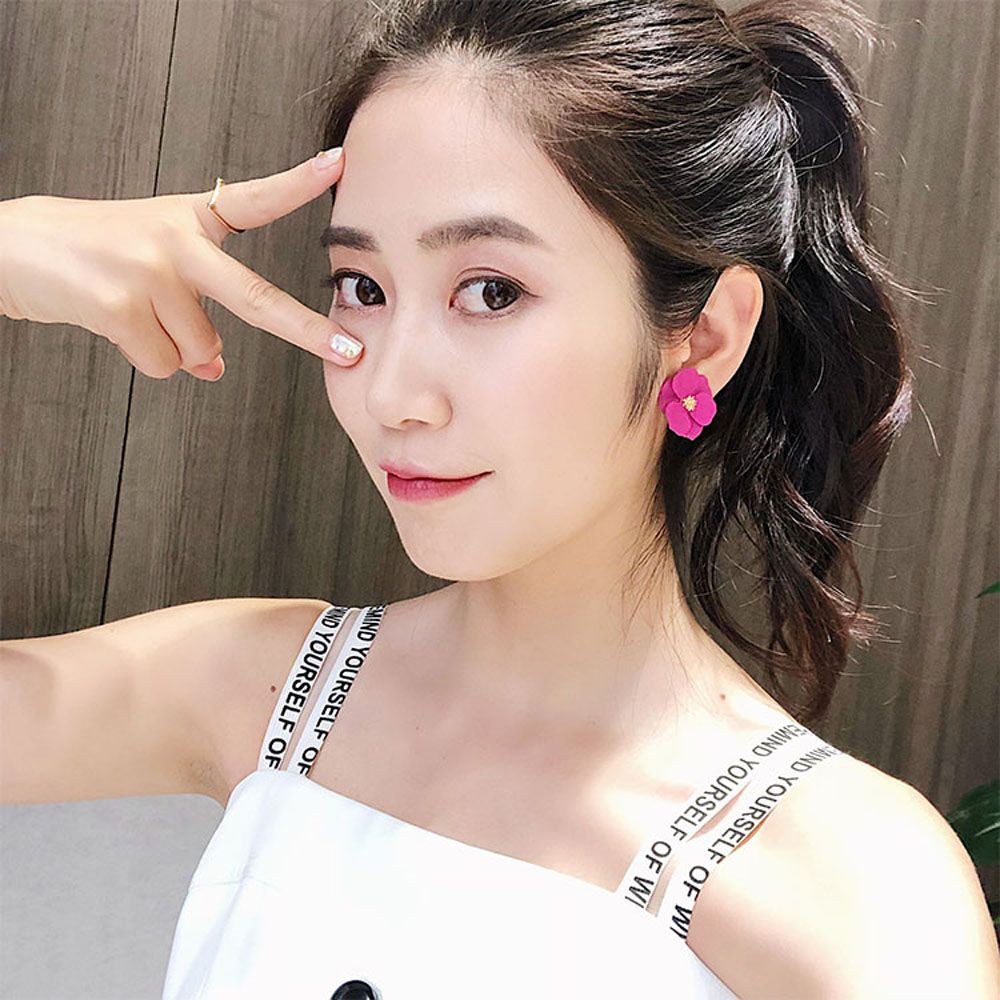 Khuyên tai hoa dễ thương cho nữ