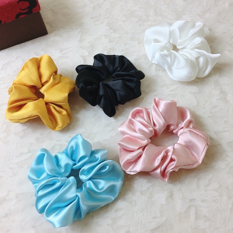 scrunchies dây cột tóc vải màu trắng kem xinh