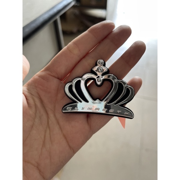 Biểu tượng trang trí mặt nạ trước xe Elizabeth