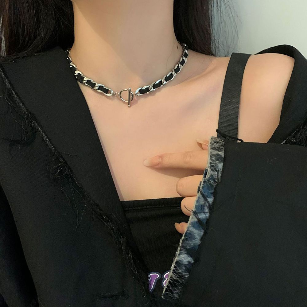 Vòng cổ choker da PU dạng mắt xích mặt hình hoa trà phong cách punk cổ điển thời trang cho nữ