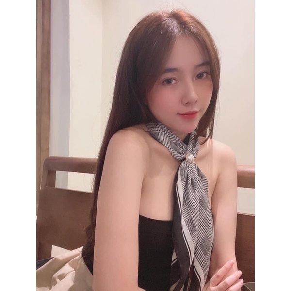 Khăn lụa vuông kẻ caro