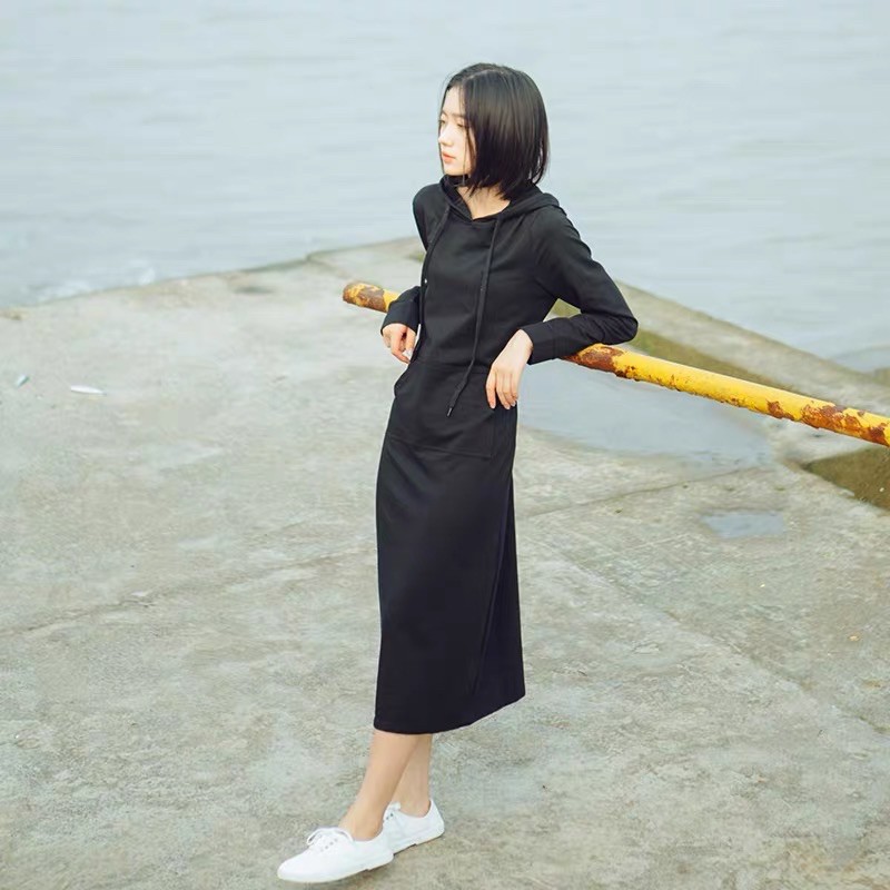 Size S đầm thun đen dài thể thao có nón lót lông