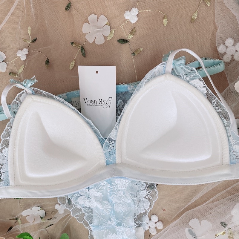 Set Bra màu xanh dương hoa thêu trắng, không gọng, Mút tam giác có đệm/mỏng Voan Mya Voanmya