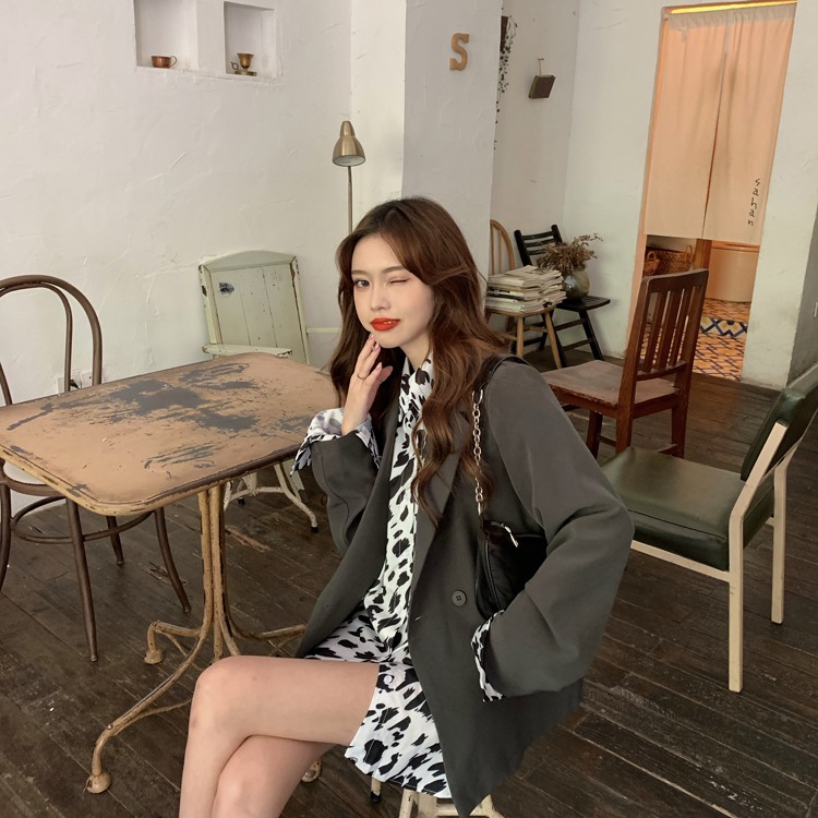 Áo khoác Blazer dáng rộng màu trơn phối nút phong cách Hàn Quốc | WebRaoVat - webraovat.net.vn