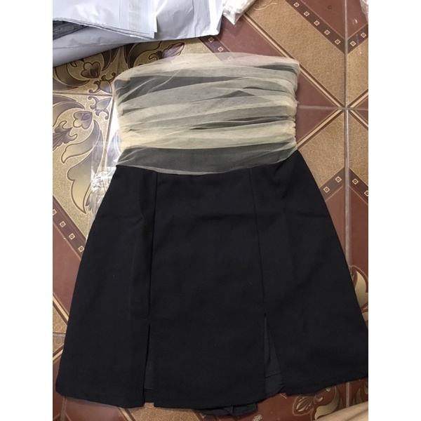 Váy quây xẻ pha lưới xinh