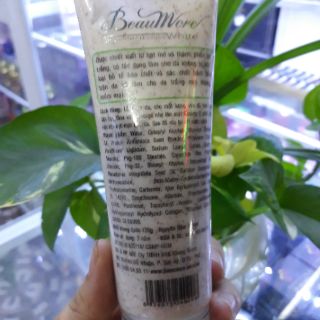 Sữa rửa mặt hạt mơ trắng da BEAUMORE 120g