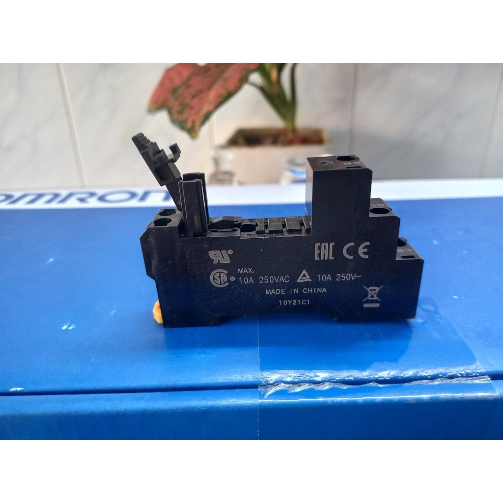 Phụ kiện rơ le P2RF-05-E Omron