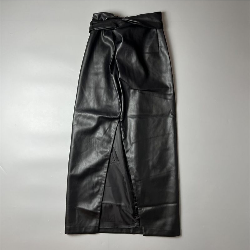 Chân váy da dáng dài xẻ tà MNG