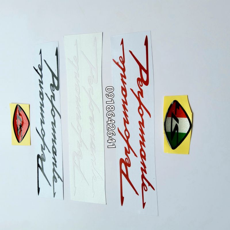 Combo tem chữ performante chìm đi kèm logo mặt nạ Sh