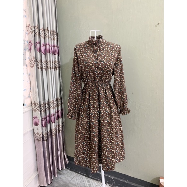 Đầm nhung hoa nhí vintage màu nâu tây