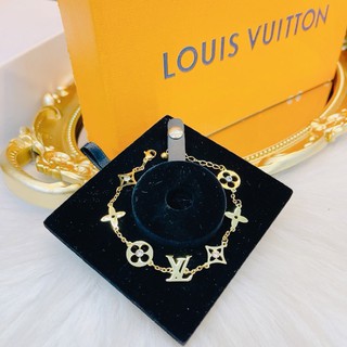 Lắc tay titan LV mạ vàng ko đen