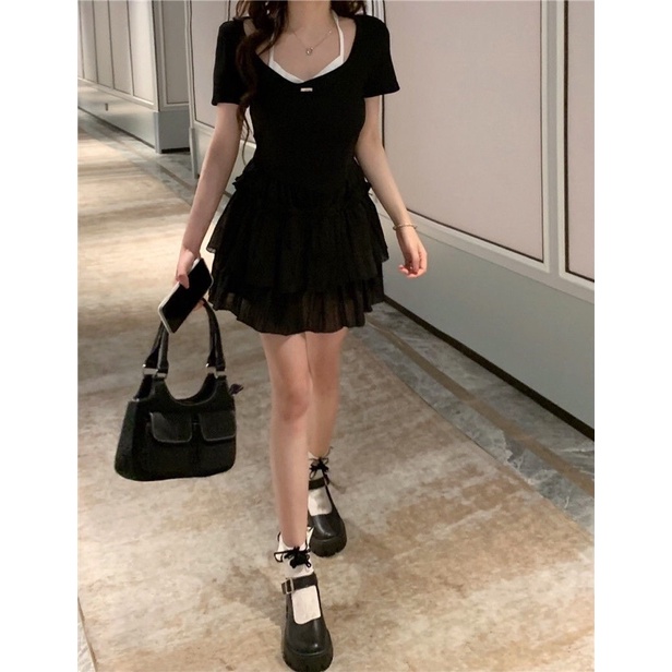 Áo croptop nữ ngắn tay buộc dây cổ mix cùng chân váy hai lớp