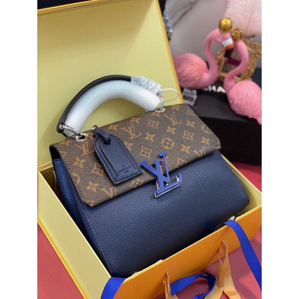 Túi xách công sở khoá chữ Lv