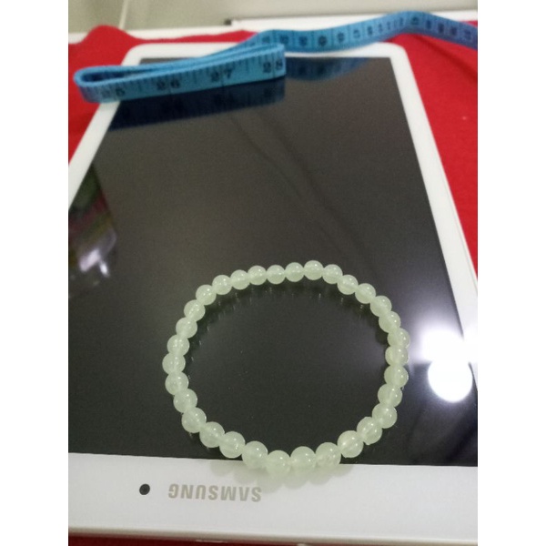 Chuỗi đeo tay dạ quang phát sáng trong đêm