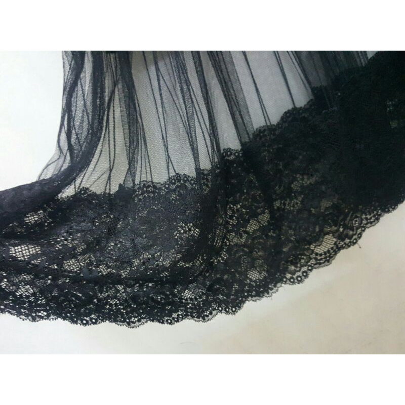 CHÂN VÁY REN LƯỚI