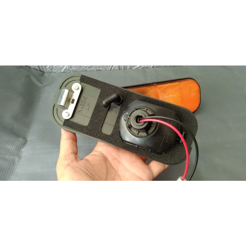 Đèn xi nhan hông cửa xe hyundai hd65 hd72 mighty 2 pamax