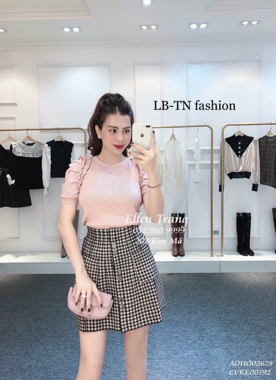 Chân váy len xoè cúc dọc ngắn dễ thương | BigBuy360 - bigbuy360.vn