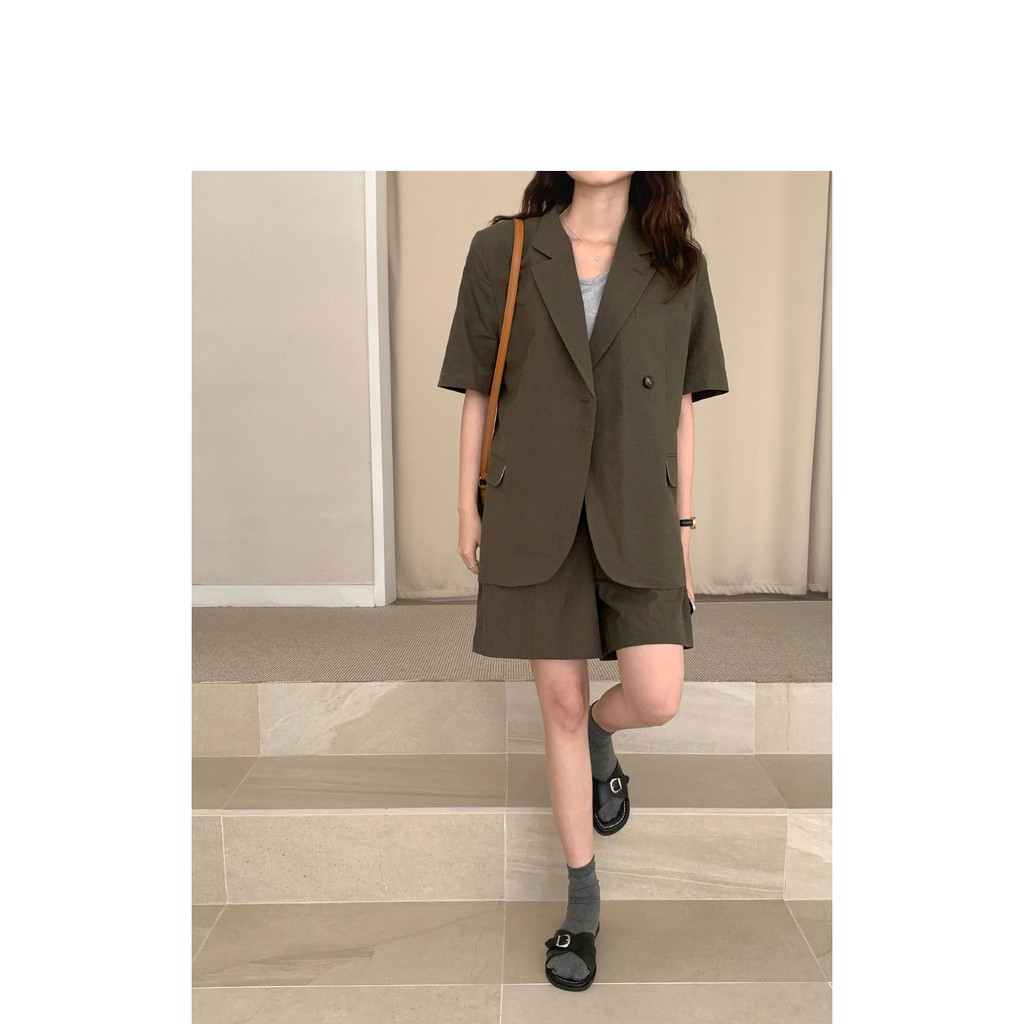 Bộ Áo Khoác Blazer Cotton Ngắn Tay Dáng Rộng Phối Nút + Quần Xinh Xắn | BigBuy360 - bigbuy360.vn