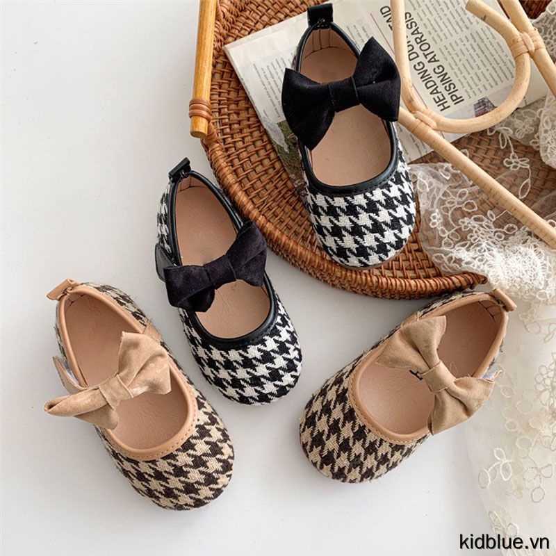 Giày sneaker đế mềm mũi tròn in caro phối nơ cột thời trang cho bé gái tập nhảy