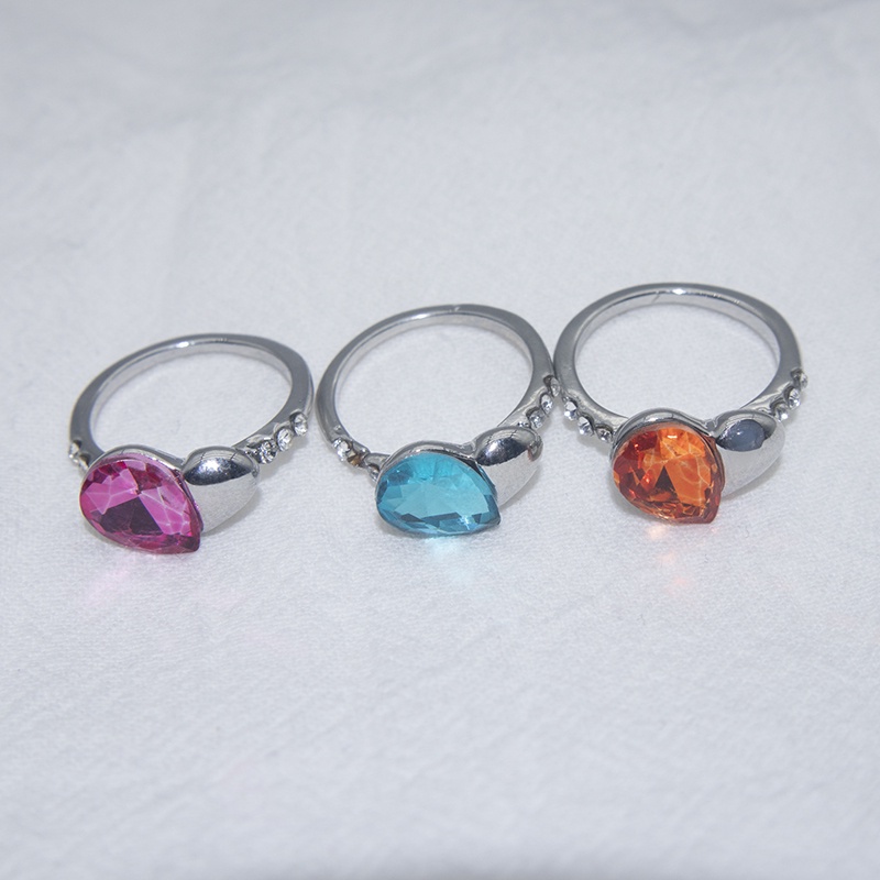 Nhẫn đính đá kim cương hình trái tim phong cách Úc