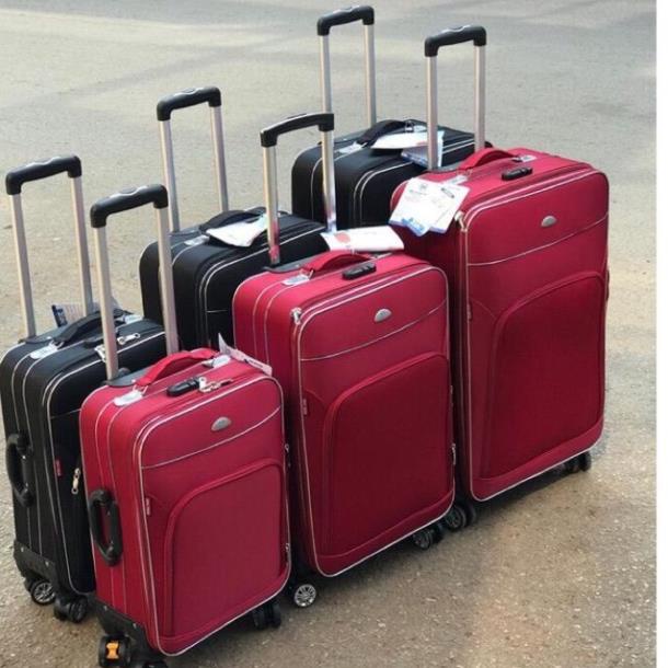 Vali vải combo size (24+ 28 )chính hãng Hùng Phát. Bảo hành 3 năm. Có tem BH chính hãng của công ty đi kèm vali