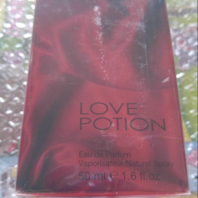 Nước hoa Nữ Love Potion Eau De Parfum. Dâng hiến với niềm khát khao đam mê với hương nồng cay của hương gừng