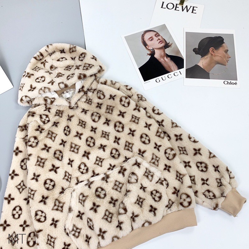 Free size áo len lông có nón tay dài in LV | BigBuy360 - bigbuy360.vn