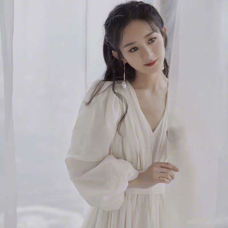 Đầm trắng tiểu thư Triệu Lệ Dĩnh
