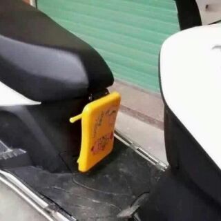 Ghế ngồi xe máy gấp gọn cho bé
